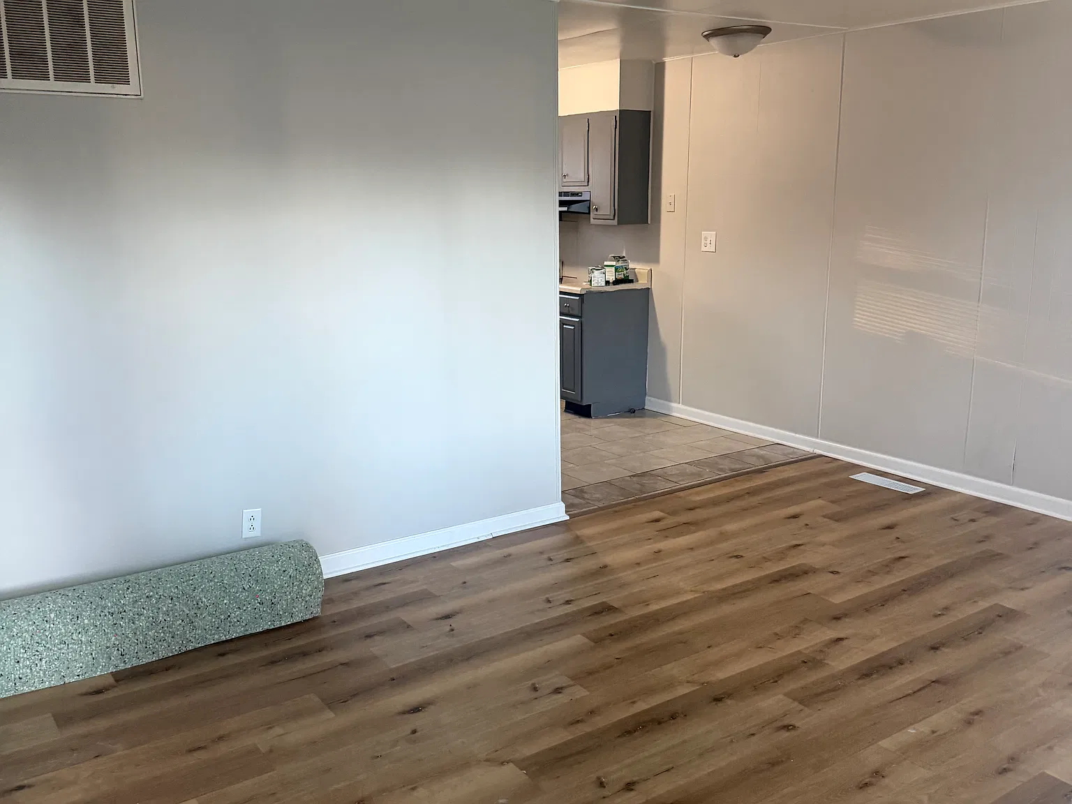 3 bed, 1100 sqft, $1,300 — Photo 2