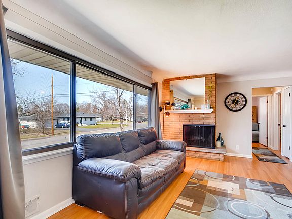 4th image of 2300 Southhill Dr