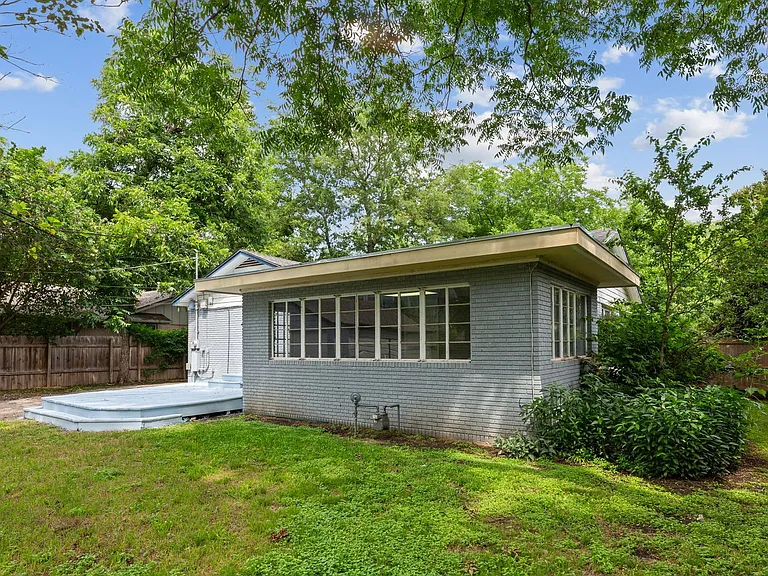 3810 Avenue H — Photo 29
