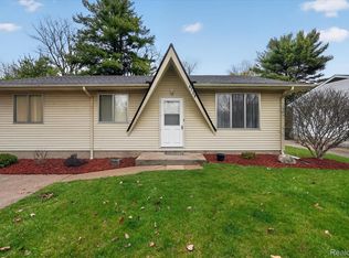 4739 Joan Ln, Pinckney, MI
