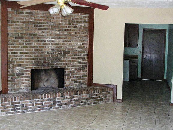 3rd image of 2104A Admiral Ct #A