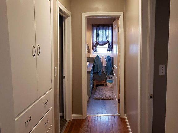 2nd image of 925 9th St