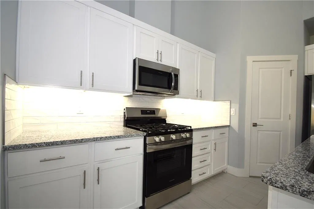 3 bed, 2.5 bath, 1420 sqft, $1,650 — Photo 4