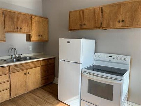 3rd image of 215 E Summit Ave #3