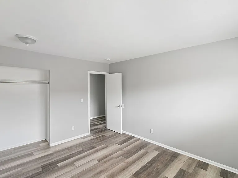 4221 N Grand River Ave — Photo 10