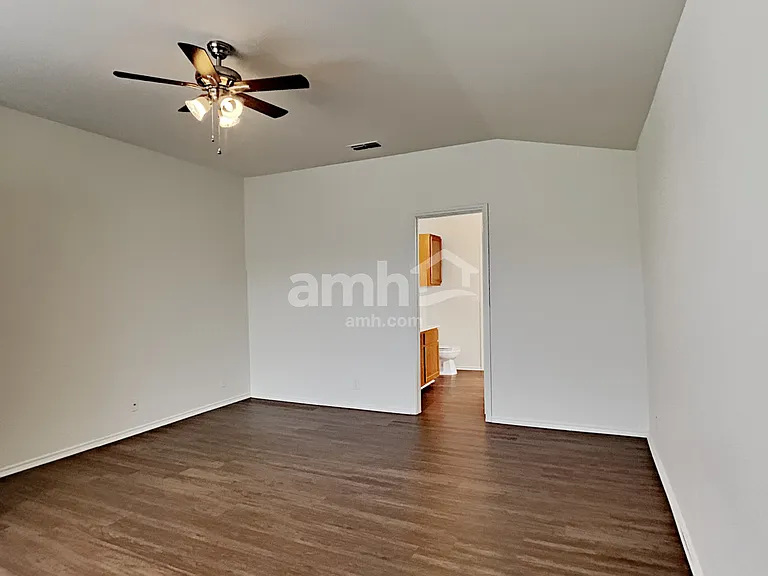 2915 Encino Riv — Photo 12