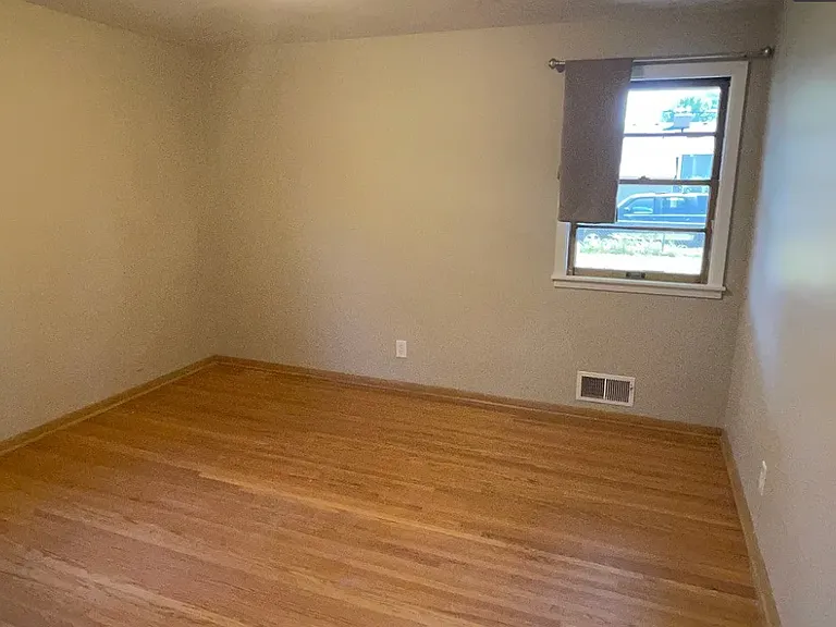 6015 Newton Ave S — Photo 10