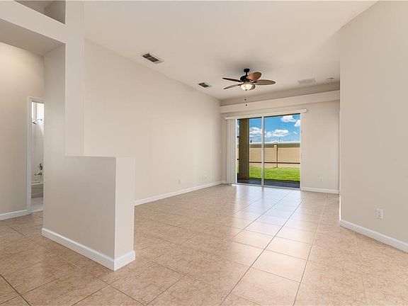 3rd image of 868 SW Munjack Cir