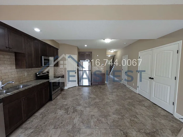 3837 NW 94th St — Photo 5