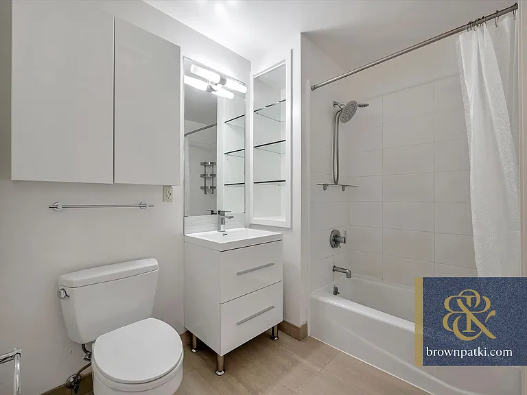 566 S Van Ness Ave #11I — Photo 15