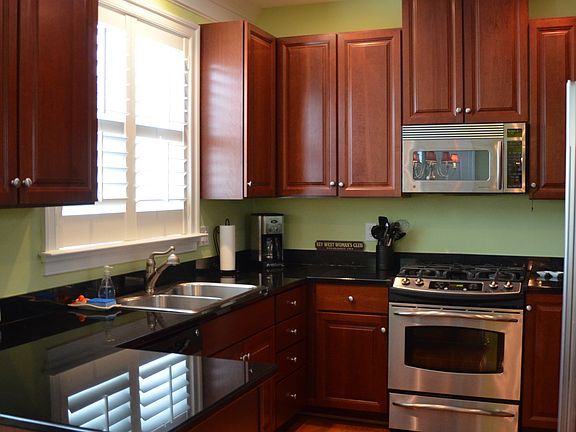 5th image of 726 S Pine St