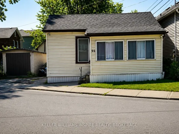 92 Elm St, Kingston, ON K7K 1N2