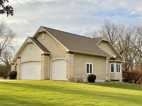 3rd image of 707 Deer Trail St.