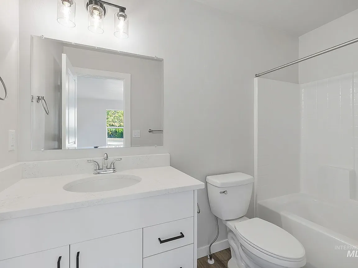 835 W Main St — Photo 3