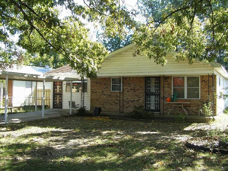 2nd image of 108 E Ruby St