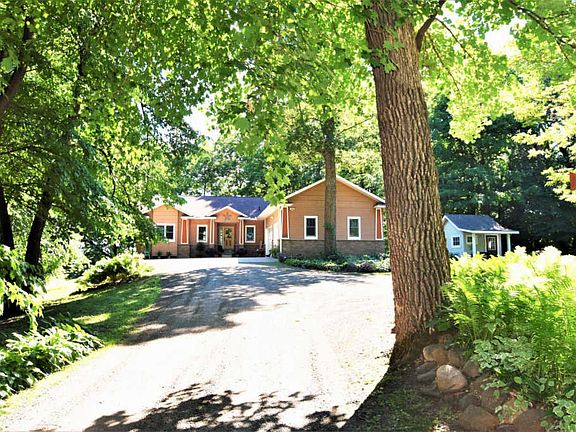 3rd image of 9840 Pine Shores Dr