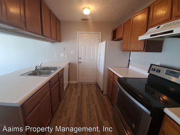 3rd image of 5822 Corner Oaks Dr