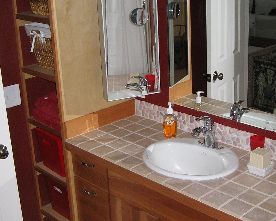 Bath vanity & storage