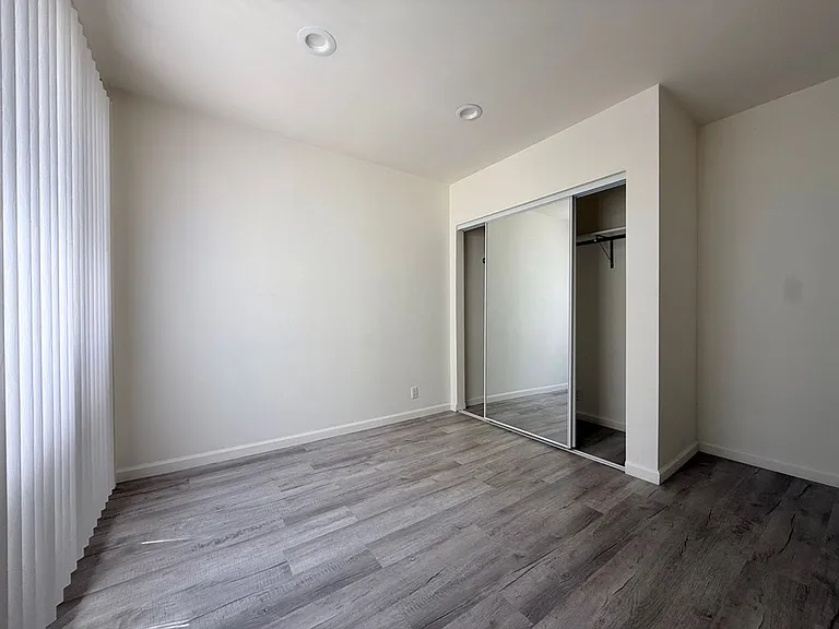 149 S Spalding Dr — Photo 18