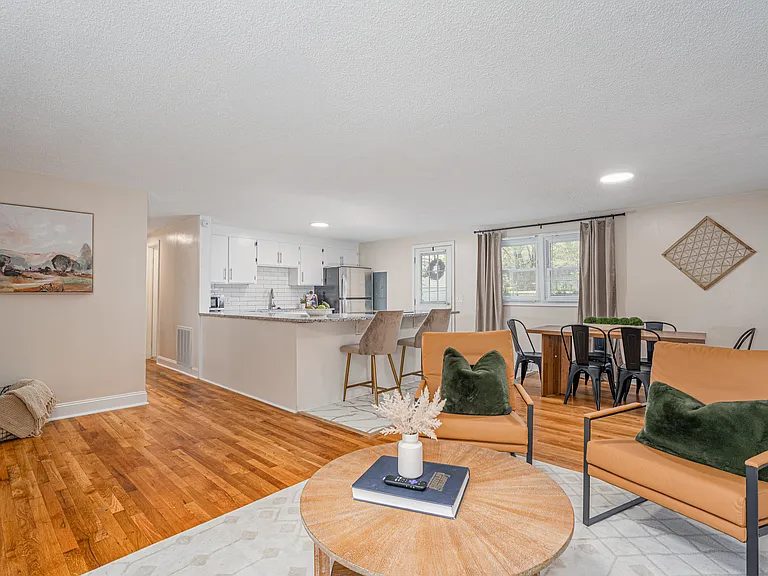 210 Adkins Cir — Photo 18