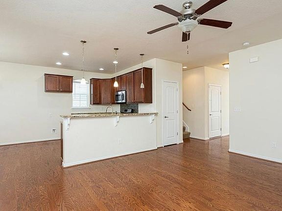 4th image of 5528 Sadie Ln