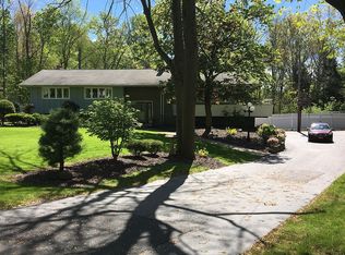 80 Robin Hood Dr, Youngstown, OH