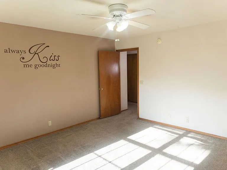 304 Eccell Ct — Photo 8