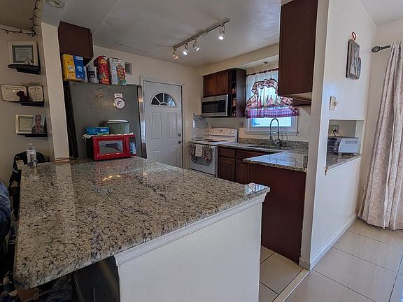 4th image of 12081 Pierce Rd