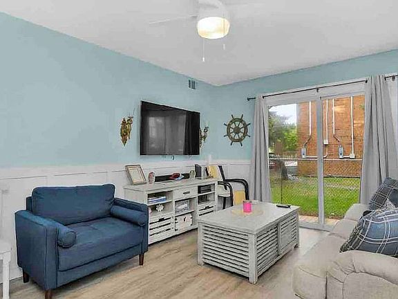 4th image of 102 Newport Bay Dr Unit B