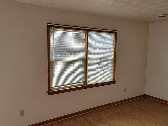 4th image of 1603 Narcissus St