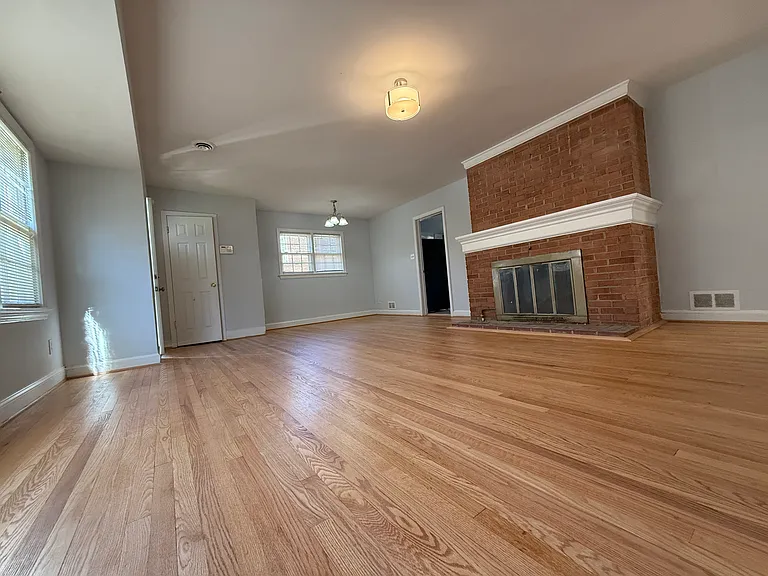 7304 Finns Ln — Photo 10