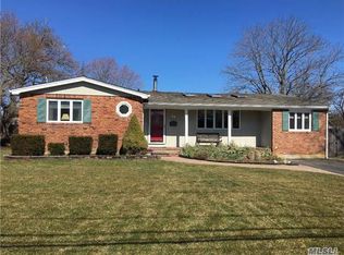 51 Betsy Dr, West Sayville, NY 11796