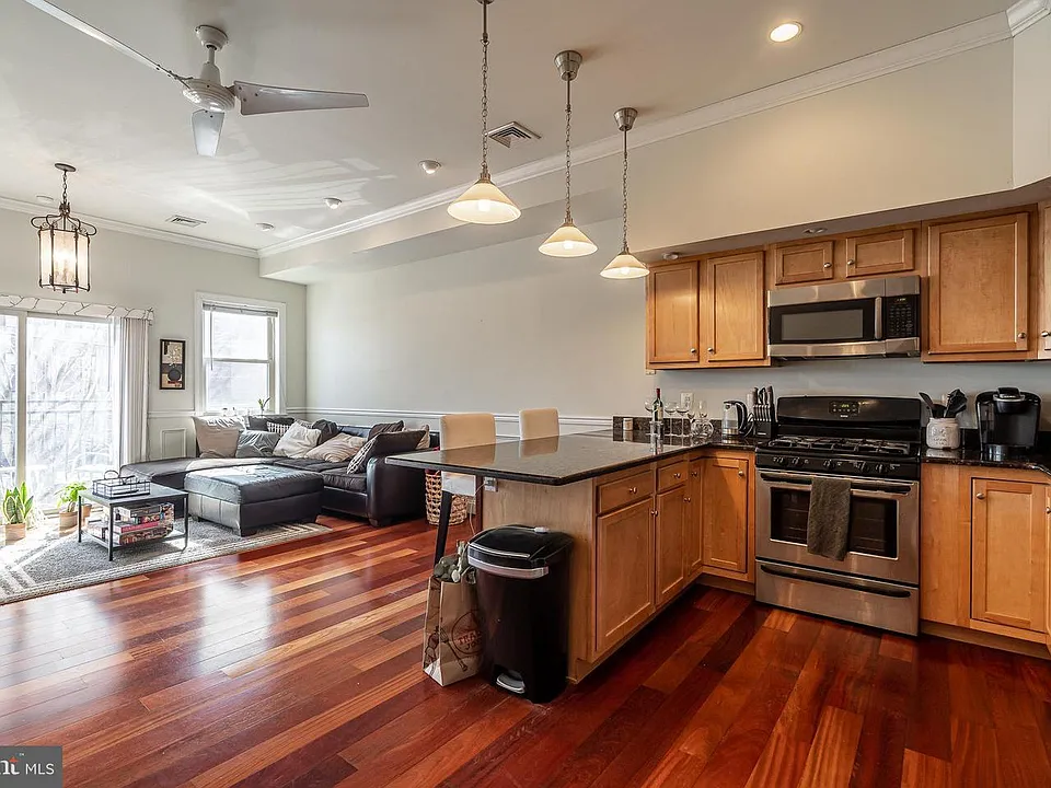 329 W Girard Ave