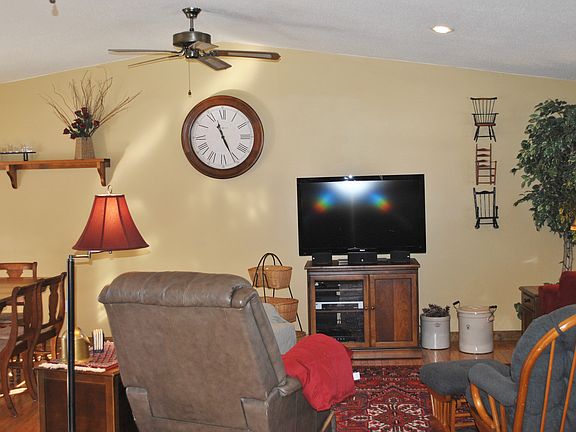 3rd image of 38 Greenwood Dr
