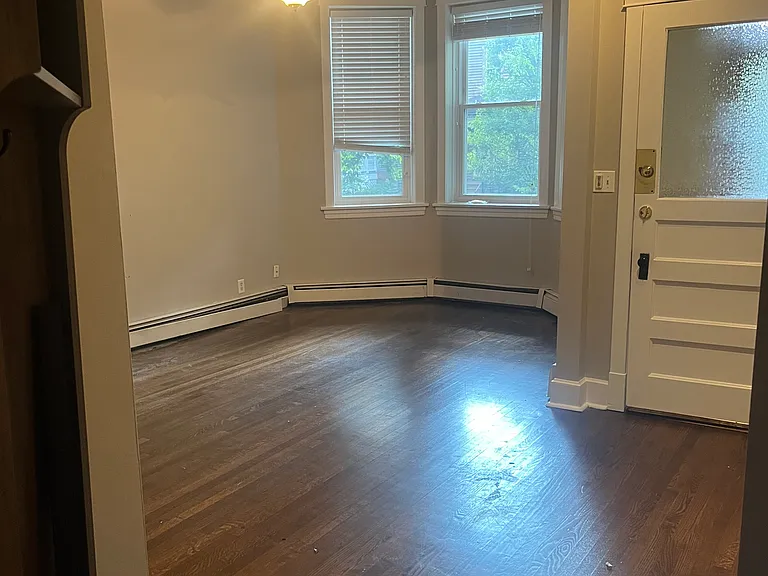 3729 N Bosworth Ave #1 — Photo 2