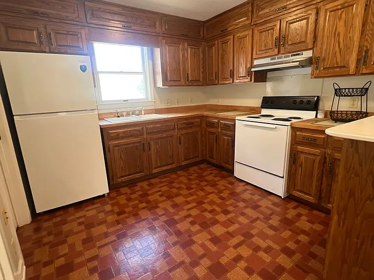 213 E Buford St — Photo 21