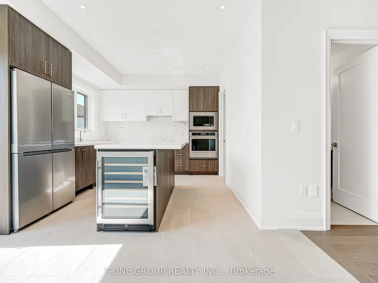 106 Grimsby Ln — Photo 1