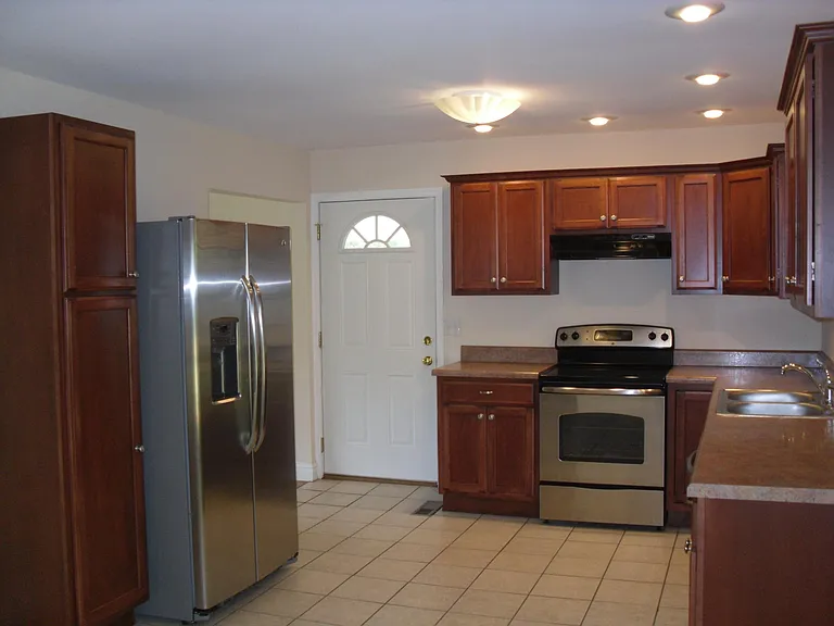 983 E Valley Dr — Photo 6