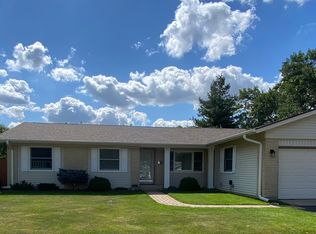 201 Parkchester Rd, Elk Grove Village, IL 60007