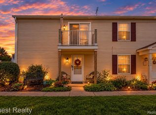3232 Birchcreek Ct, Lake Orion, MI 48360