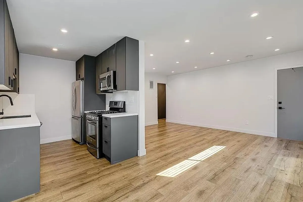 Building Photo - 3107 S Canfield Ave #2