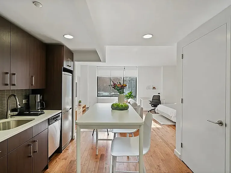 260 W 26th St #10B — Photo 5