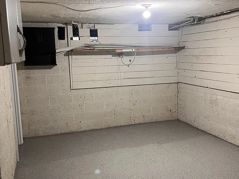386 Lawton Ave — Photo 11