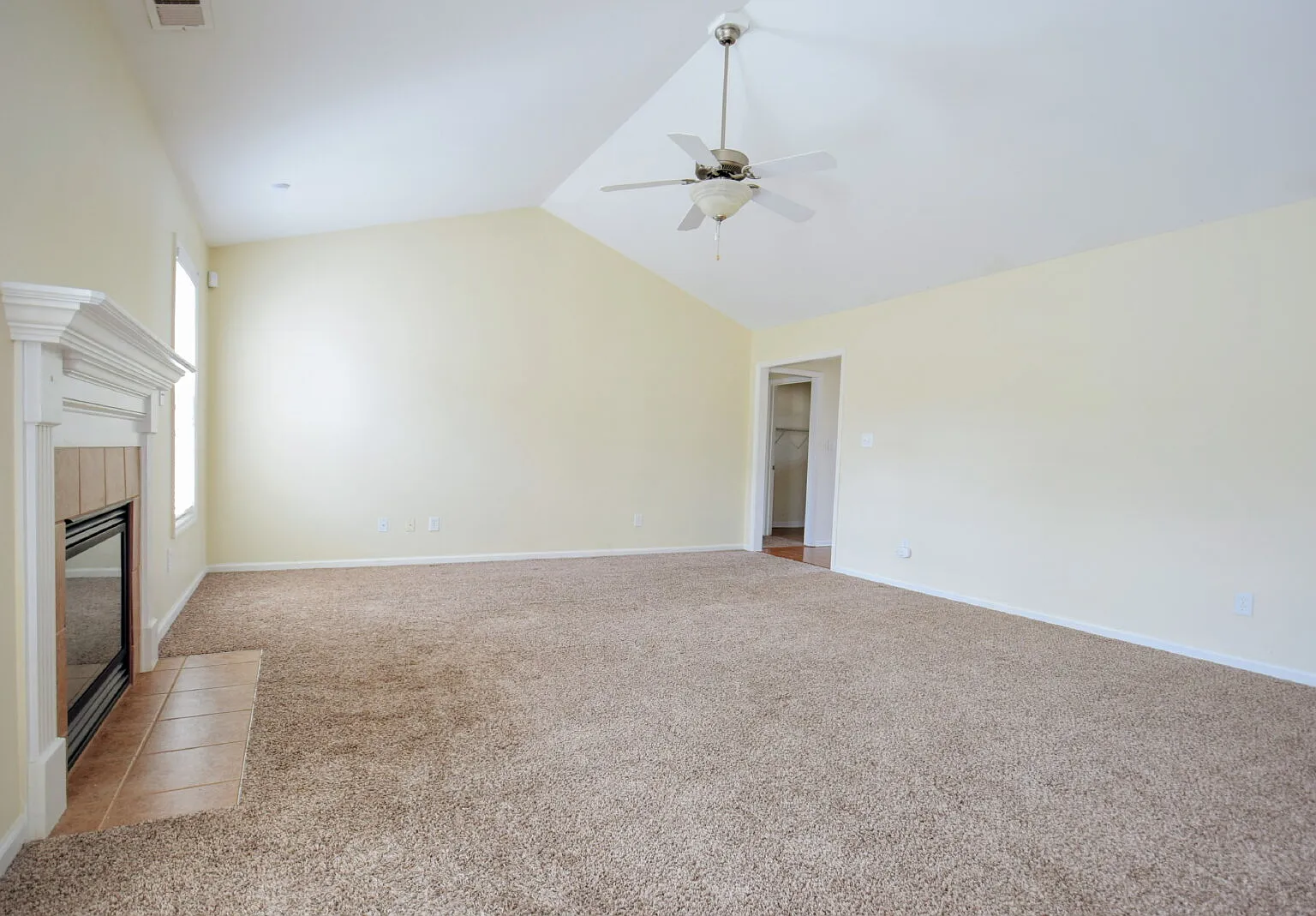 3 bed, 2.0 bath, 1987 sqft, $1,900 — Photo 4