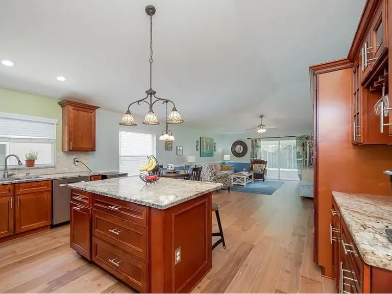 1247 Maximilian Dr — Photo 4