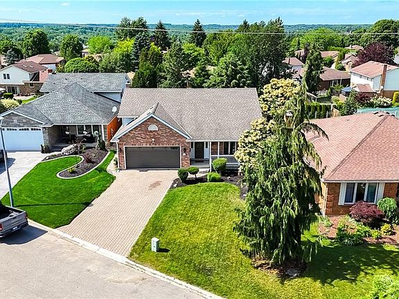 3rd image of 10 Glen Abbey Ct