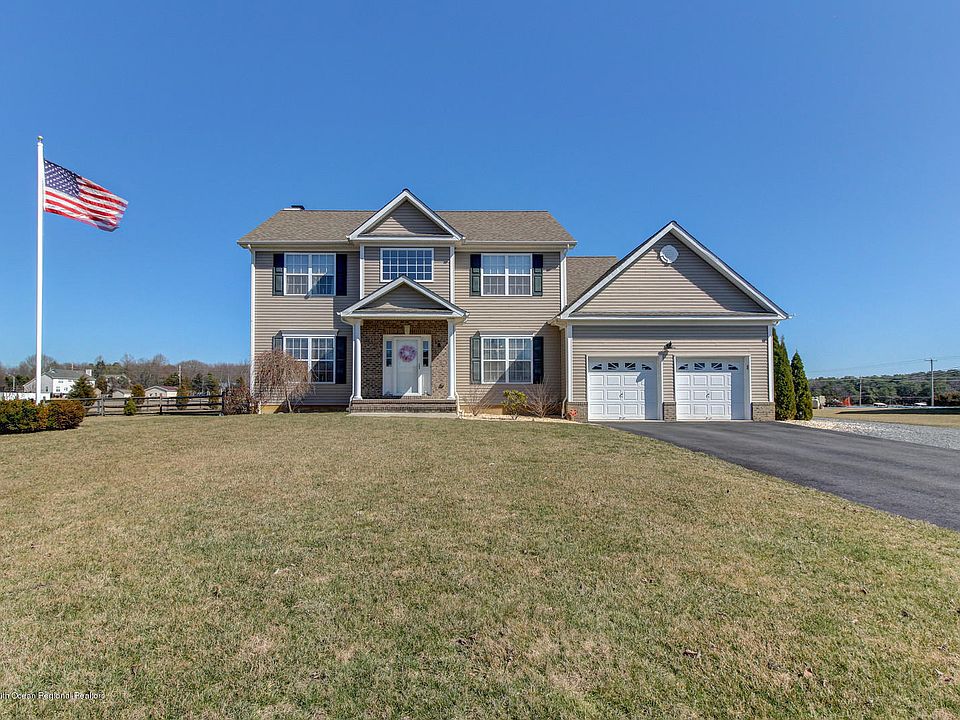 1st image of 3 Hornbeam Ln