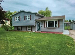 805 Evergreen Dr, Holmen, WI 54636