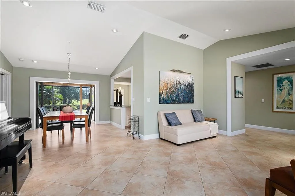 3 bed, 2.0 bath, 2039 sqft, $8,500 — Photo 3