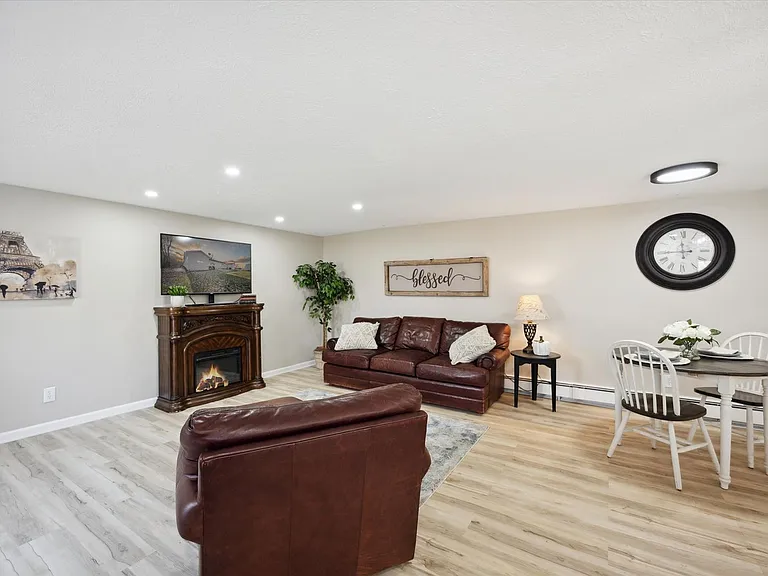 26 N Aurora Rd — Photo 5